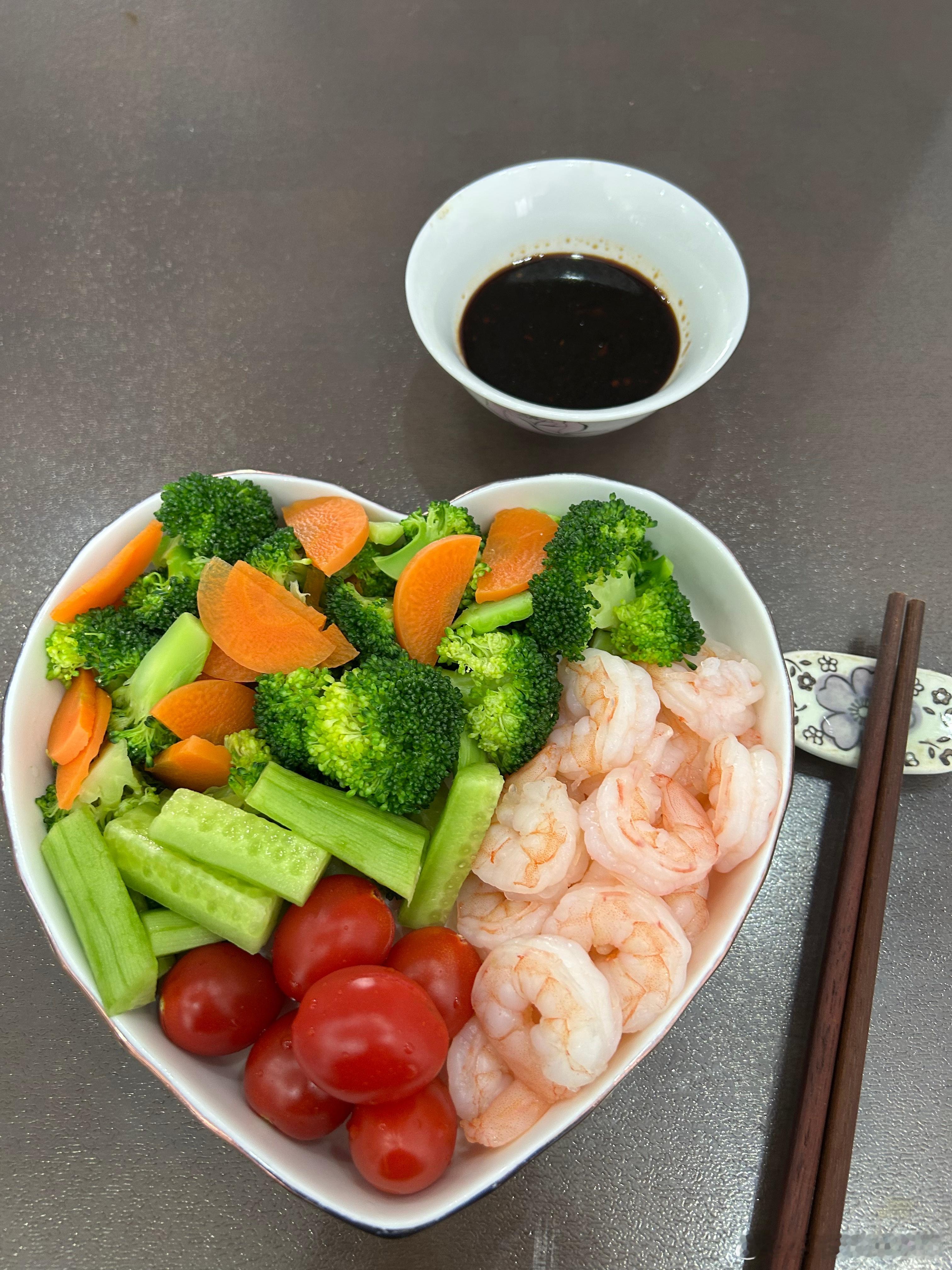 生活手记庆祝自己减肥满一个月，这十一斤真不容易掉啊。纯饿太难了。再接再厉，离目标