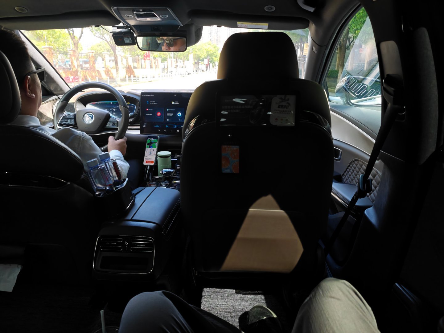 emmmm豪华车打到汉这个车，这个底盘梆硬和model3有的比了 