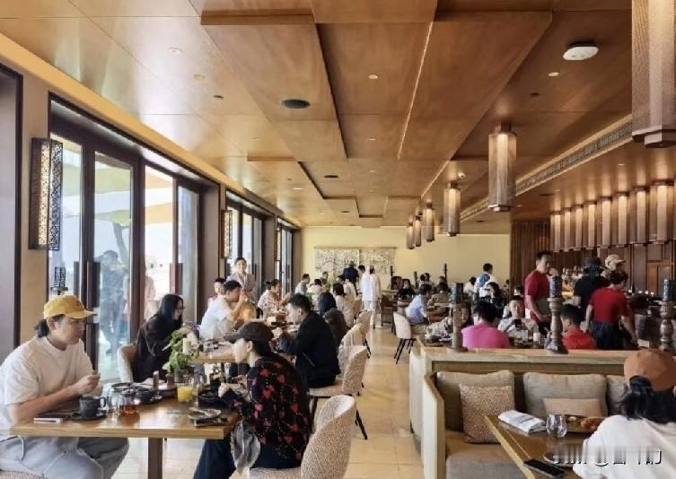 出国旅游却像没出省？1800万中国人出境，到底是惊喜还是尴尬？
 
今年春节出境