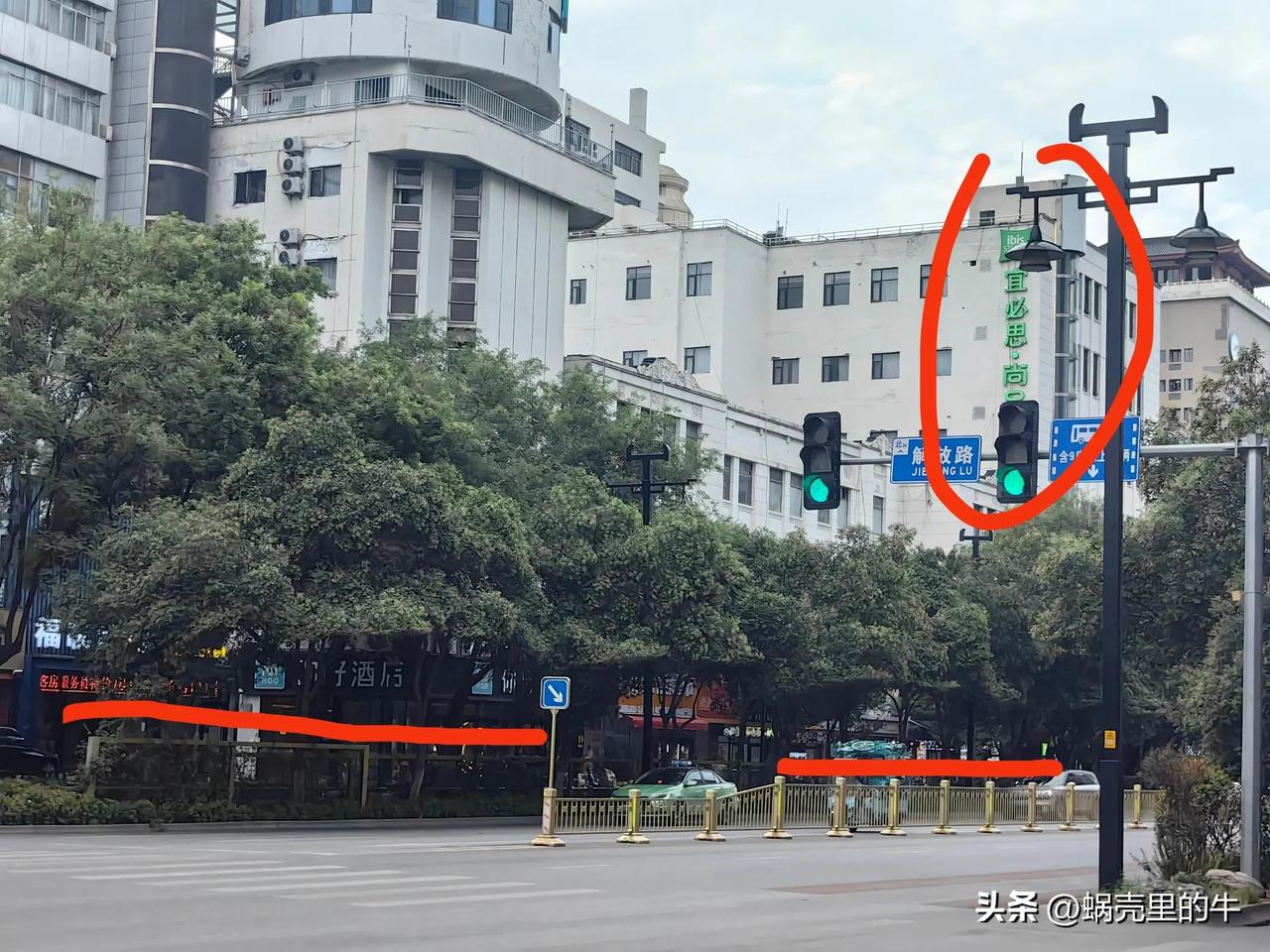 西安开酒店宾馆，绝对能挣钱💰！
时隔5年途径解放路五路口附近，
道路两侧原来繁