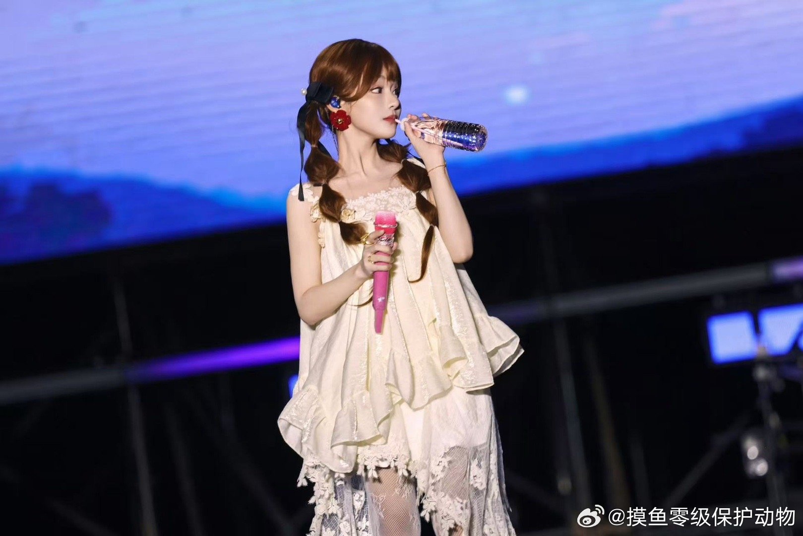 黄霄雲献唱逐玉插曲 黄霄雲这次唱的和之前不太一样，《前路》里那种向前的冲劲儿特别