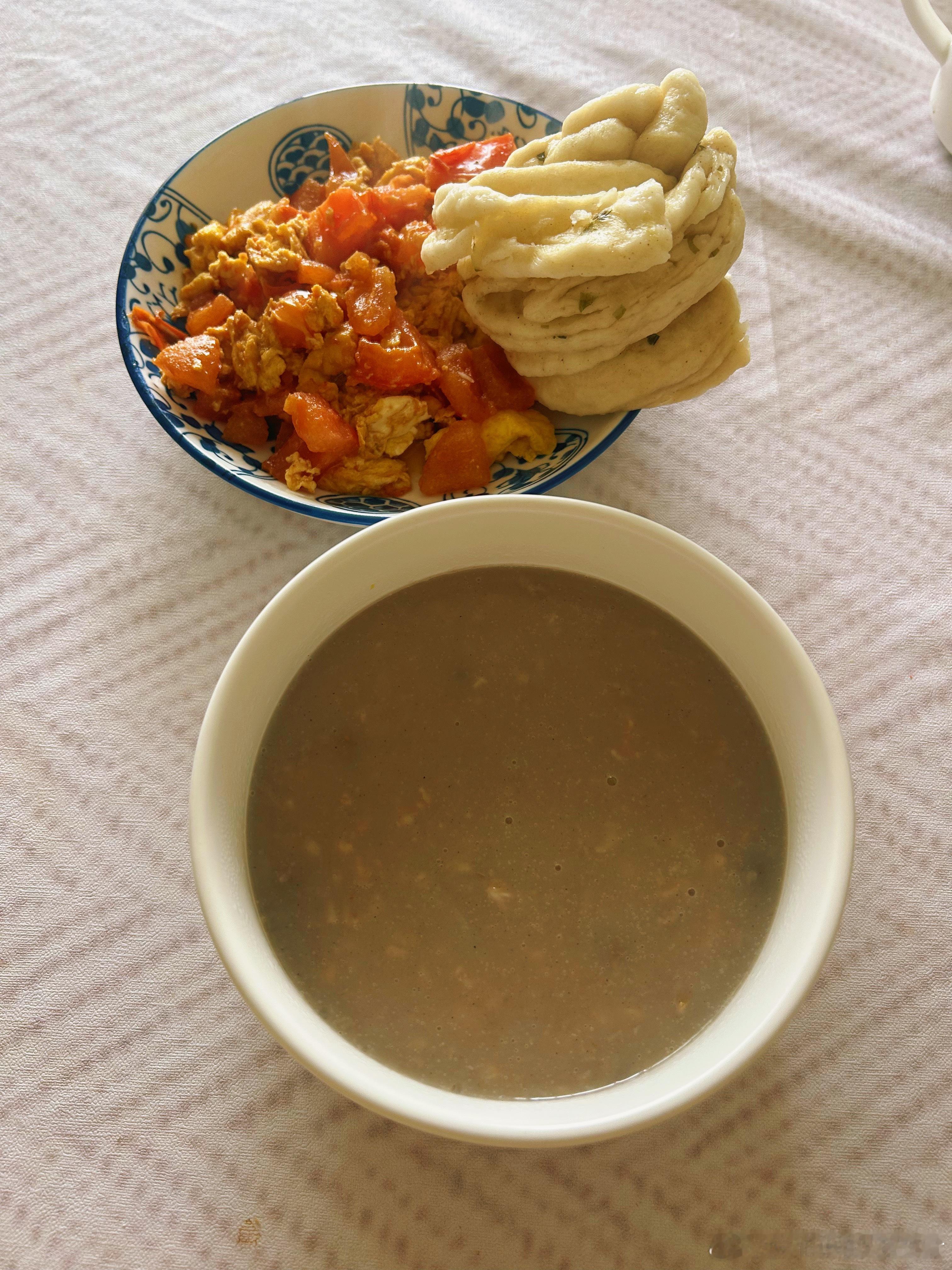 周日快乐风铃开得争先恐后的发现紫色的比粉色的好看今天的早午餐喝了昨天晚上剩的燕麦