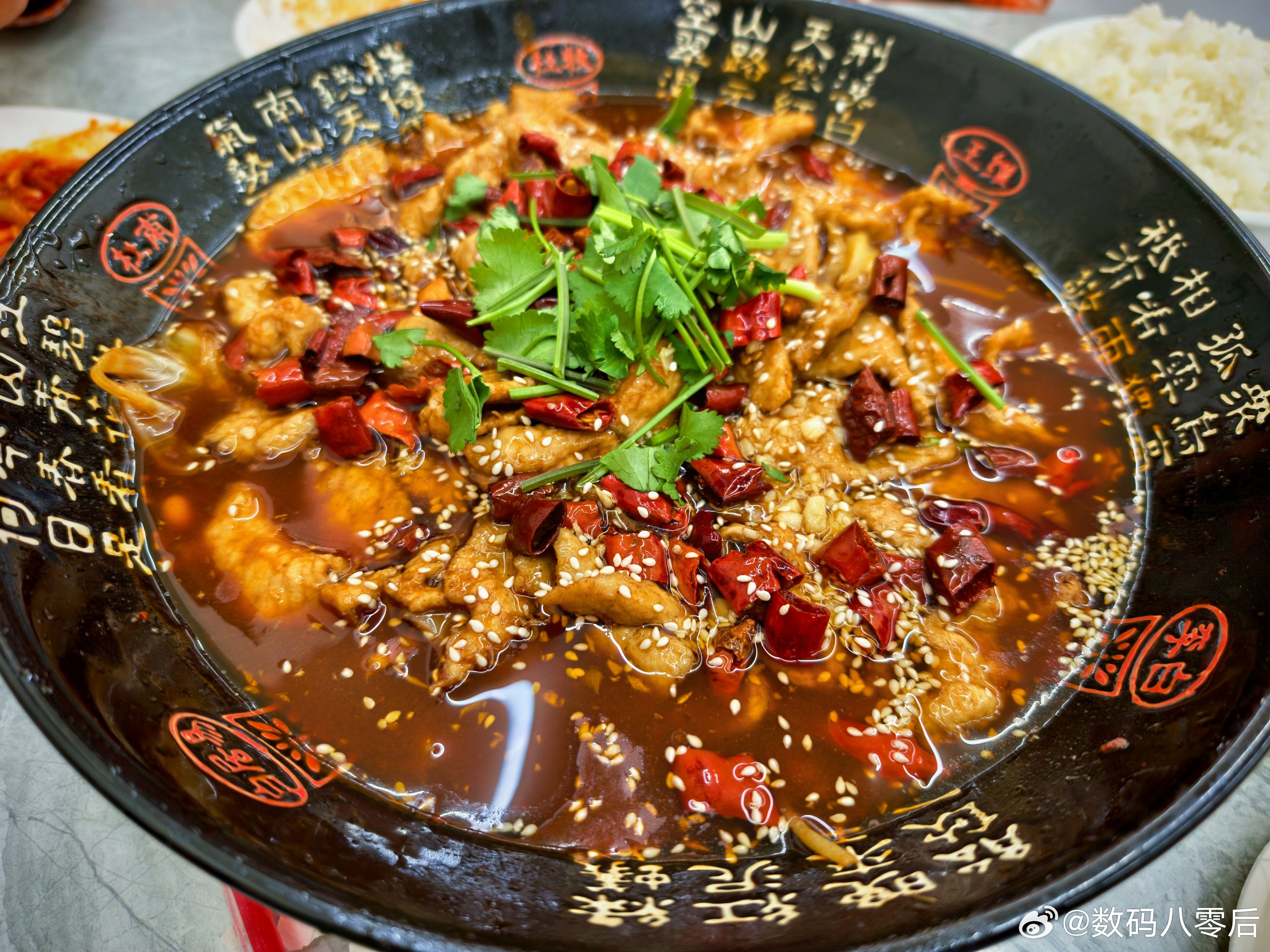 我们这的东北菜量真大，这一份30多块钱，能够三个人吃！