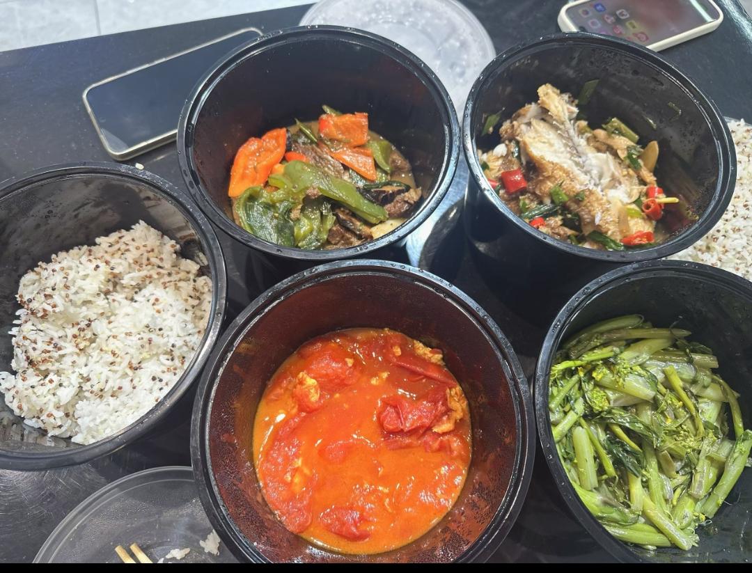 上班又是点外卖的一天，对着手机里的外卖刷来刷去不知道想吃个啥，翻了一会还是没头绪