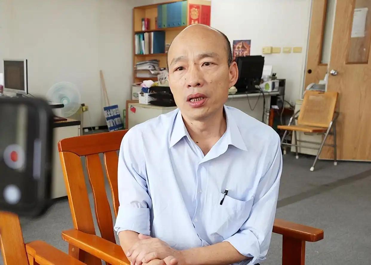 韩国瑜与父亲韩济华的理念差异何在？
有分析人士指出，韩国瑜的理念更聚焦于经济与民