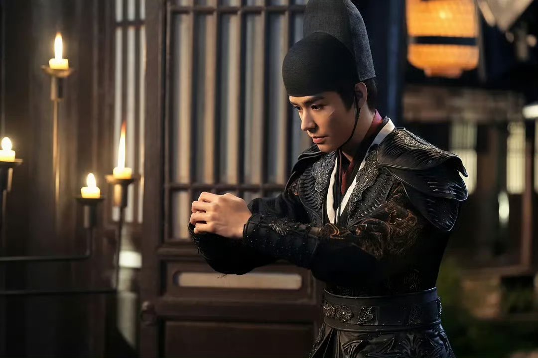 龚俊白衣公卿古装造型，干净利落力量感十足！好帅 