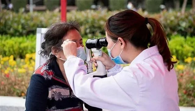 蒸汽眼罩长时间使用易造成低温烫伤【蒸汽眼罩是“护眼神器”？医生紧急提醒！】戴隐形