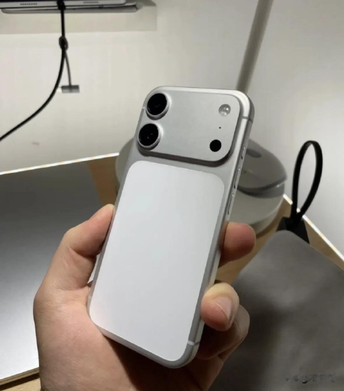 iPhone 18 标准版神似iPhone 17 Pro，真长这样会影响Pro系