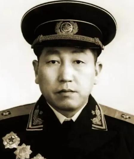 1947年，一个副司令路过湖北黄安时，经过老家村子，就上前敲开了自家大门，十八年