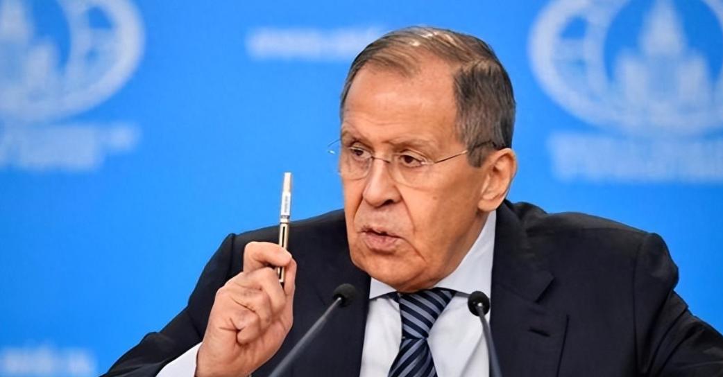 /那个俄罗斯老头，拉夫罗夫，一句话就把天给聊透了。

他说，美国人怕我们，是因为