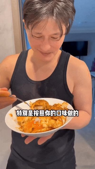 徐冬冬把尹子维夸成秀才了尹子维徐冬冬穿一个背心 隔着屏幕都已经吃到了狗粮了，没想