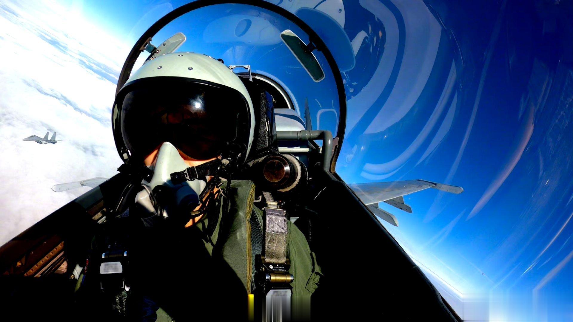 云端亮剑！#空军航空兵大强度飞行训练#近日，东部战区空军航空兵某旅任务分队紧贴实