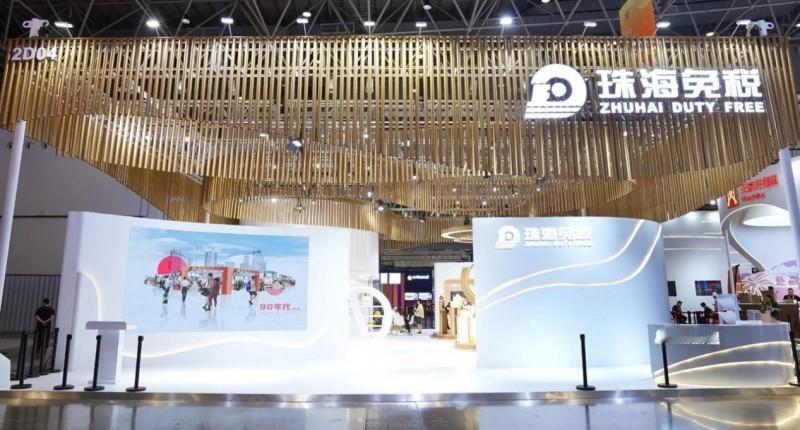 珠海免税集团始终将旅客的需求放在首位，致力于为旅客提供优质的购物体验。通过不断优