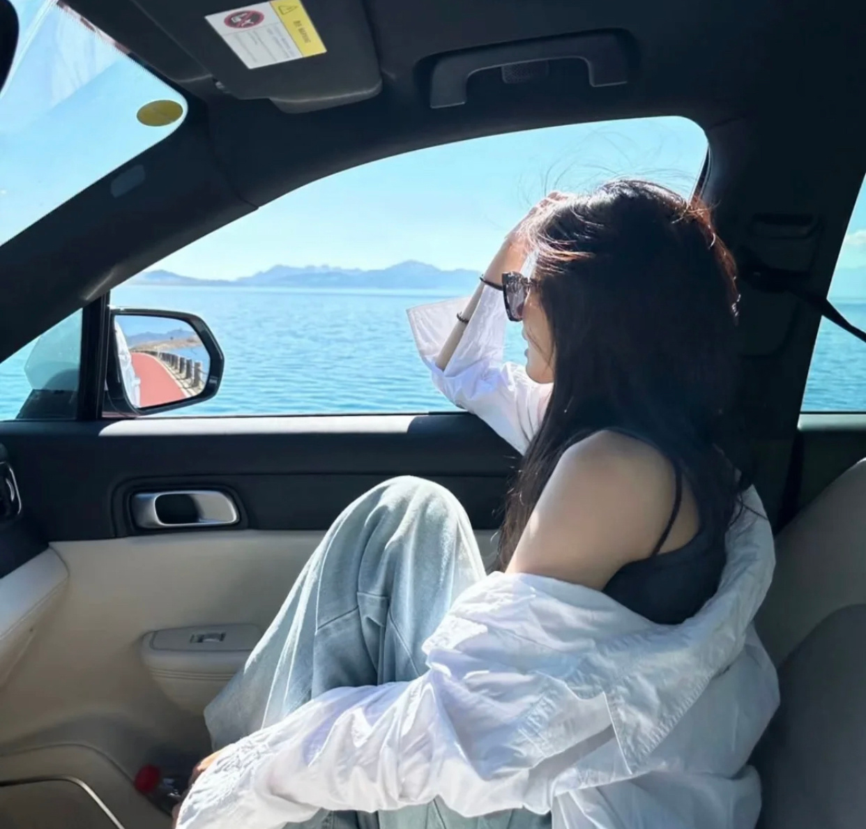 现在明白了无爱一身轻 真的好奇怪 恋爱会让一个开朗乐观的小女孩 演变成敏感多疑的