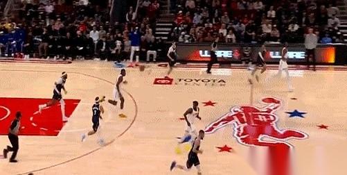 就刚才那一球，弗拉格迎着卡佩拉，生生把球砸进去那一球。
我看到之后，脑子里就一个