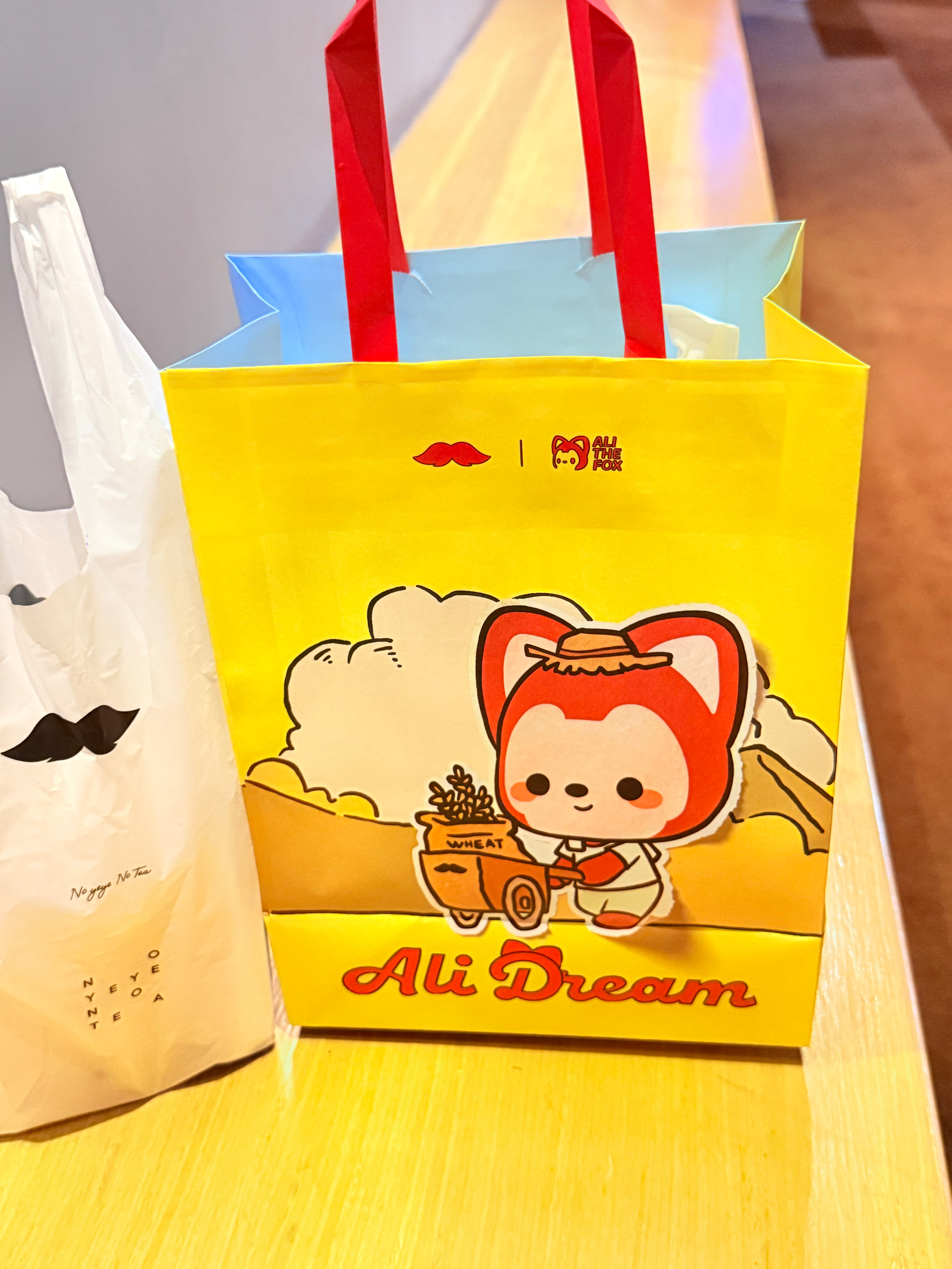 小阿狸好可爱呀 真的好久没看到过阿狸乐好恍惚 小时候最喜欢阿狸了 那时候还有阿狸