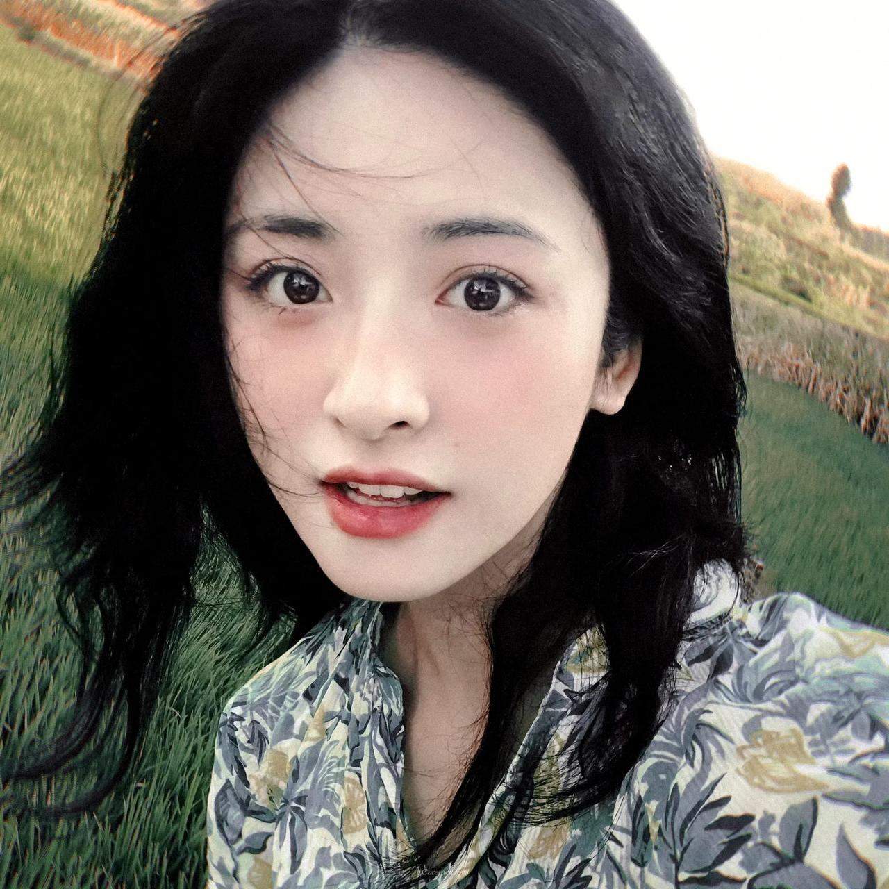 #秋日生活打卡季#沈月这张脸真的是老天爷追着我喂饭吃，笑容超级有感染力，整体给人