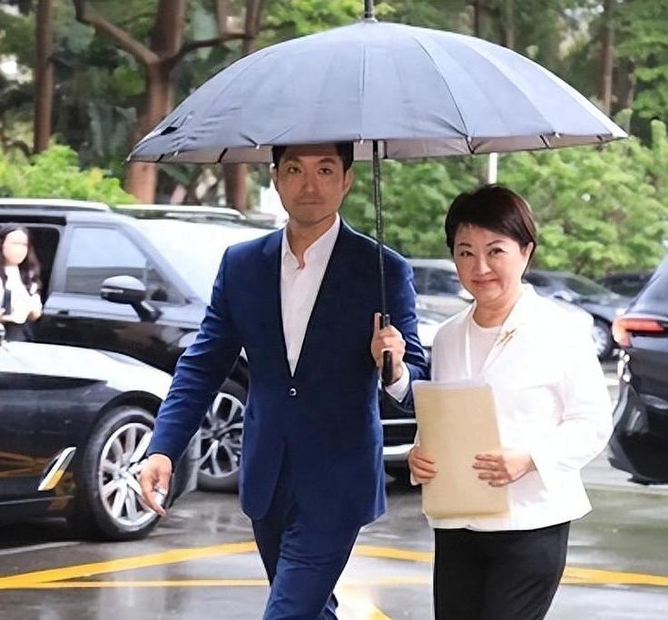 蒋卢姐弟同盟成型！卢秀燕2028又稳了一步。

日前，蒋万安宣布由卢秀燕出任竞选