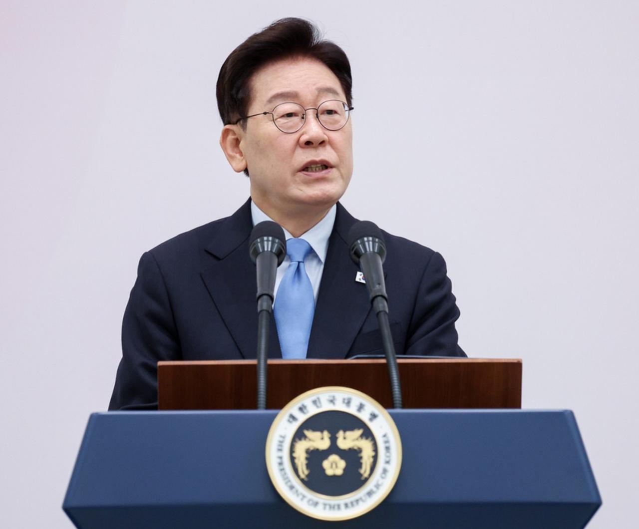 【韩国2027财年预算案规模创历史新高达820.9万亿韩元，依托半导体税收增收新