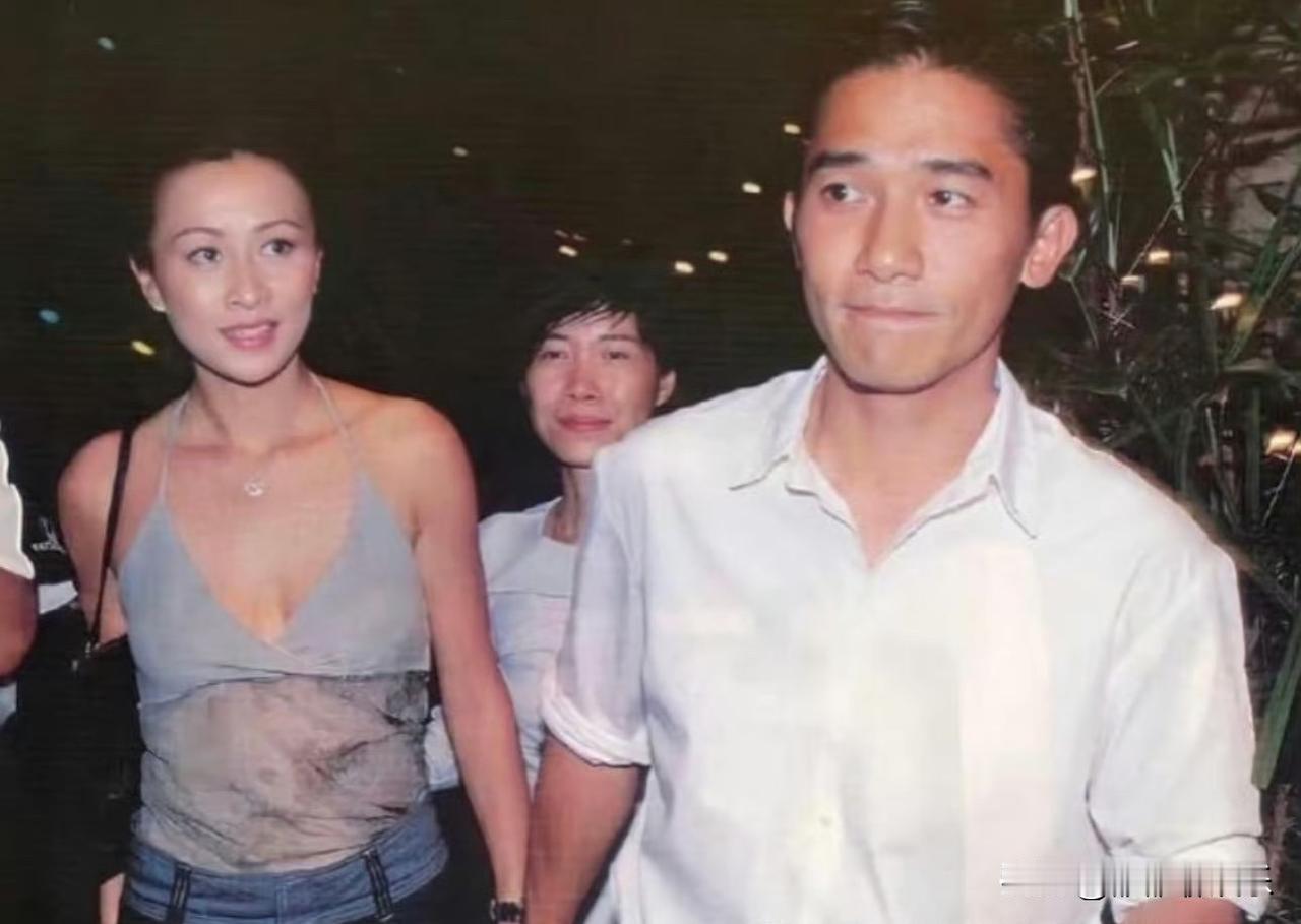 王晶说：当年黑社会绑架刘嘉玲时，并非是有目的的绑架，而是刚好碰见了刘嘉玲，他们原