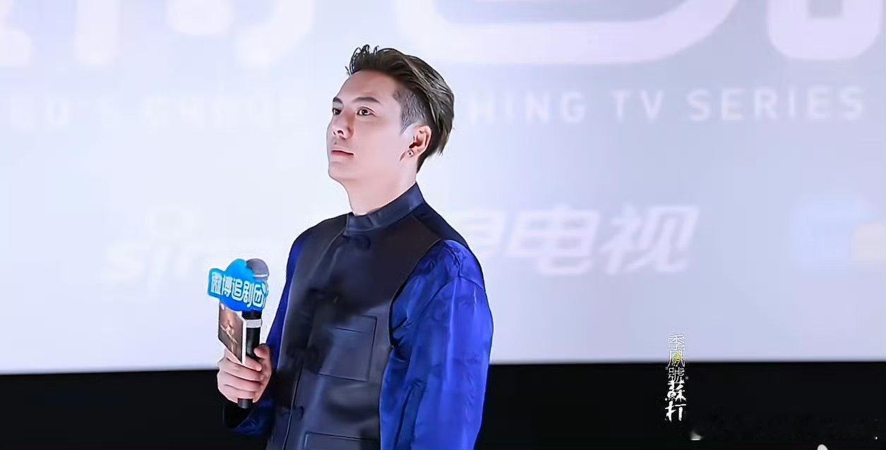 曾舜晞陈伟霆没偷摸骂我两句吧 佛爷和吴老狗线下开启私聊模式，台上小动作不断，话语