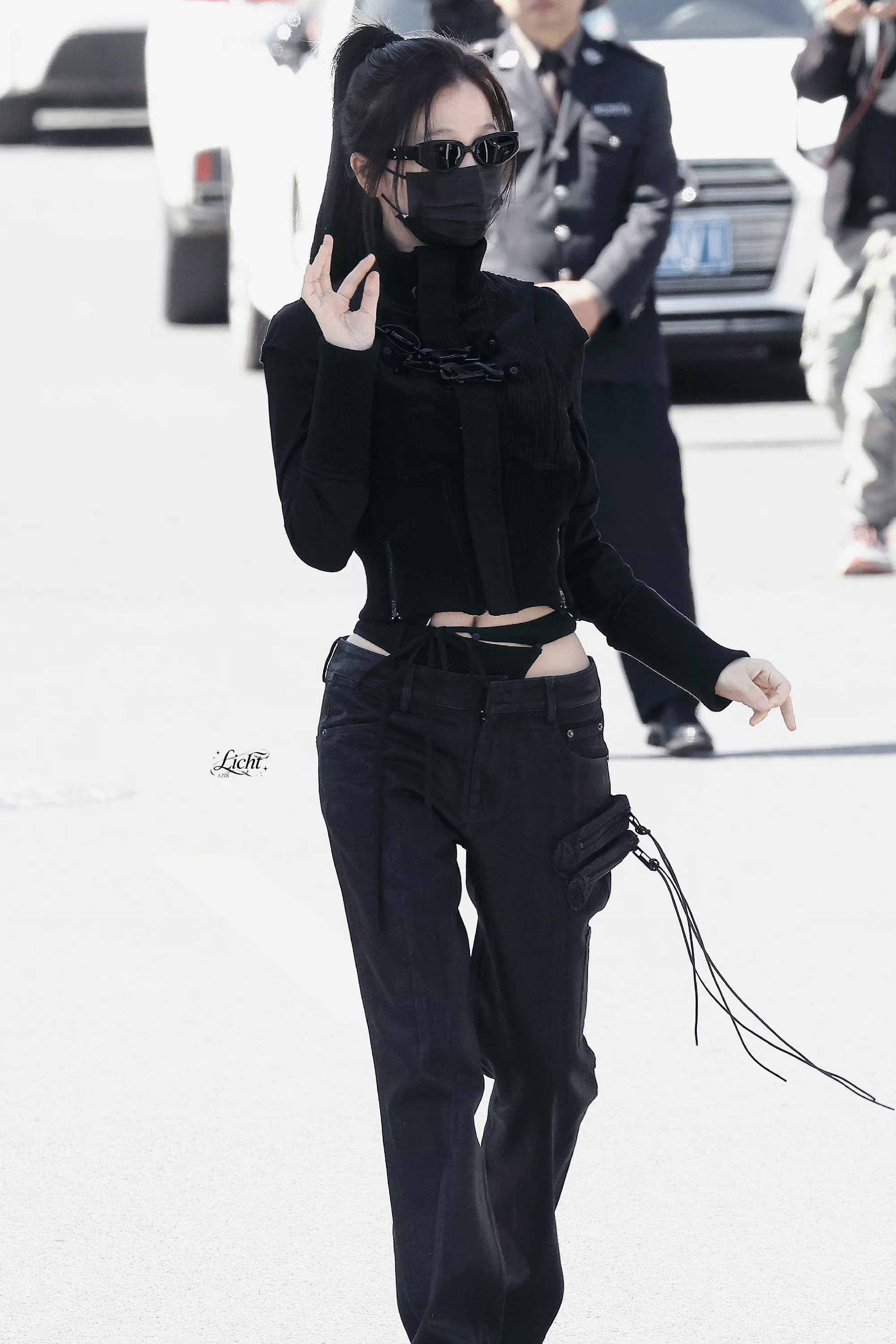 OMG！虞书欣今天是女特工又高又瘦好帅啊！！😎 