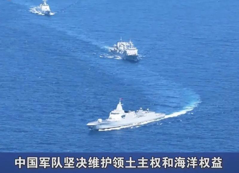 今天，解放军南部战区在黄岩岛海空域联合演训。
选在这天，不是随便定的。
前几天，