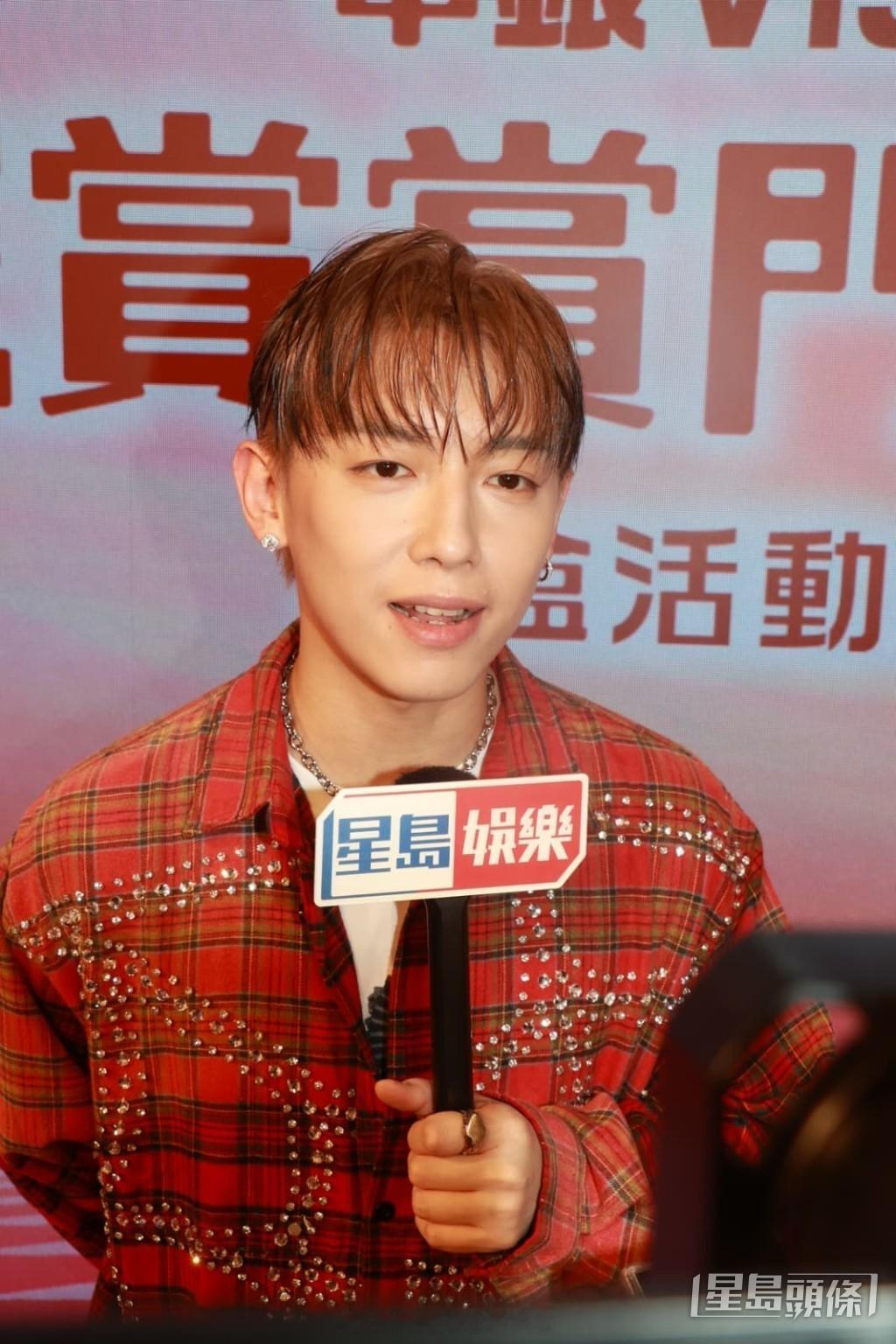 MC张天赋红馆演唱会之后首次公开露面，自爆胖了6磅，启德演出前抓紧瘦身，演出服装