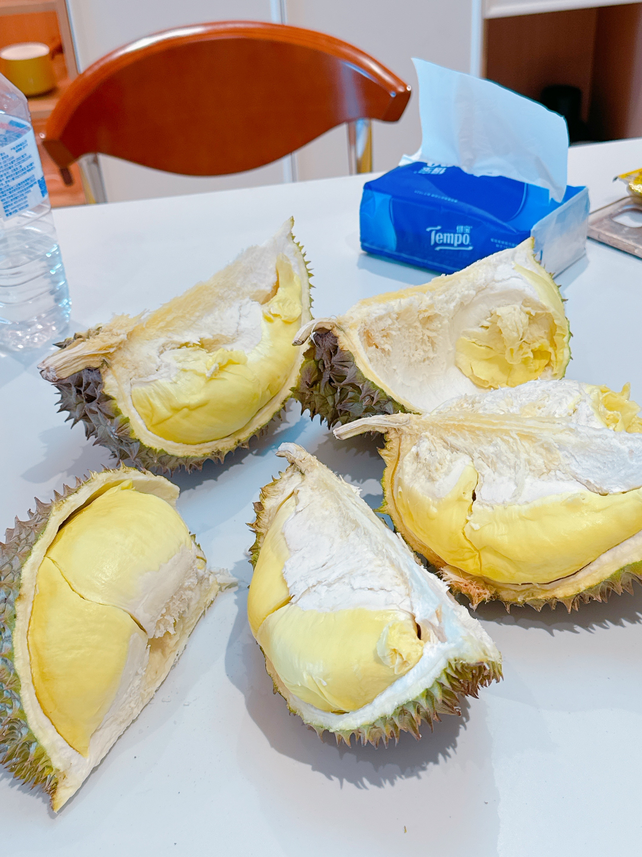 最近爱上了斑斓馒头，年纪小的时候不爱吃馒头，大概是现在一直克制自己的碳水欲望，现