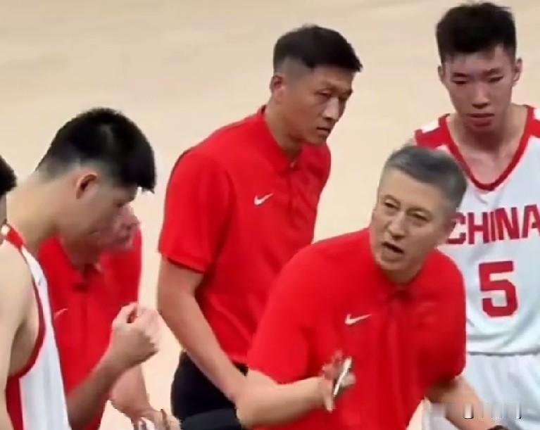 今晚中国队与喀麦隆第二战
北京时间7月27日晚7点30分四国邀请赛继续进行，届时