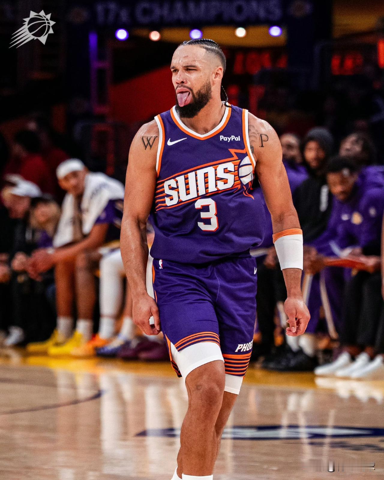 疯狂庆祝！狄龙彻底打嗨了！

今天太阳队客场对阵湖人队的比赛，狄龙成为了球场的焦