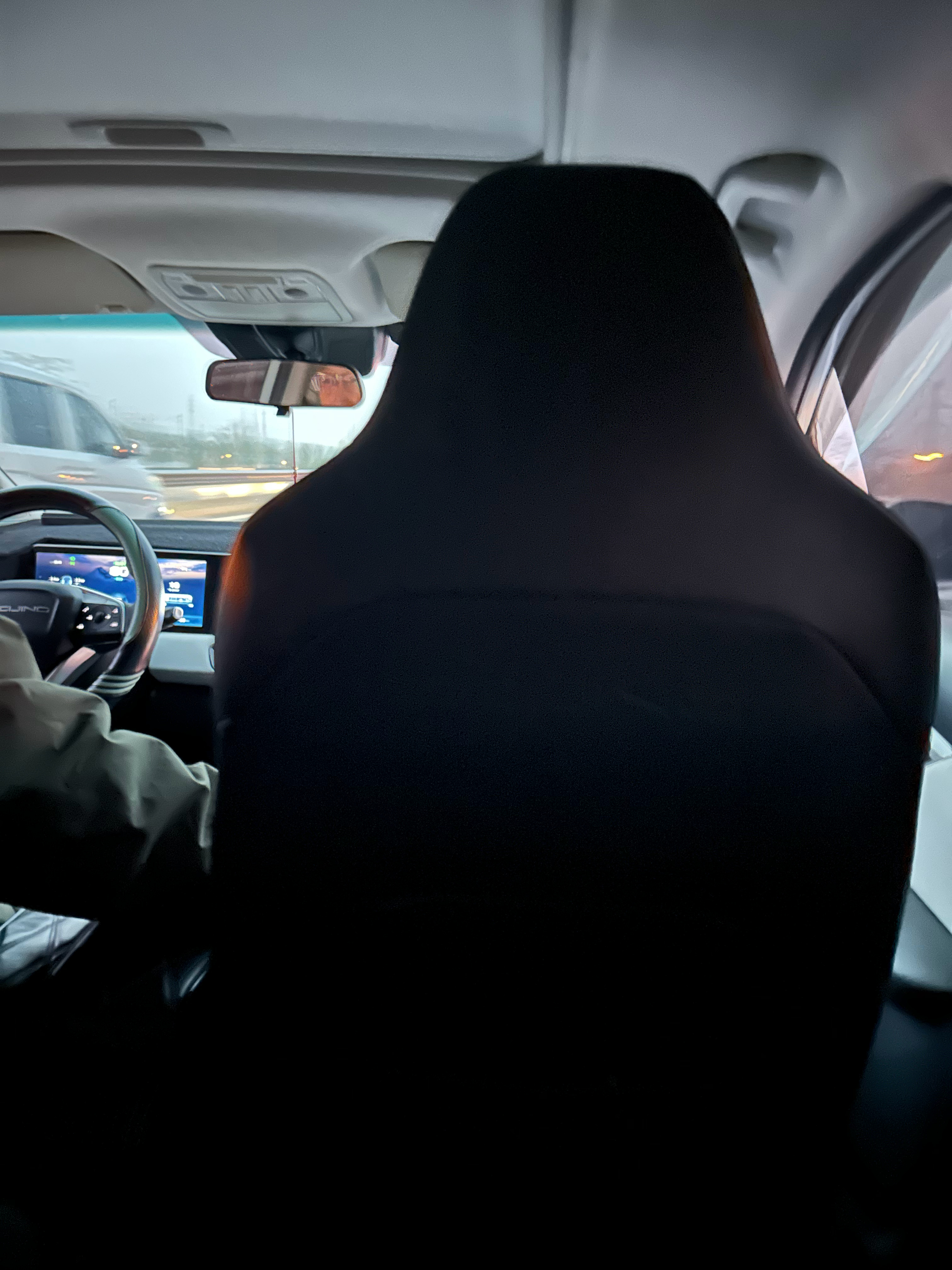 可能是刻板印象，在北京打车最不想遇到的，就是EU5。司机不喜欢开空调，还总喜欢问