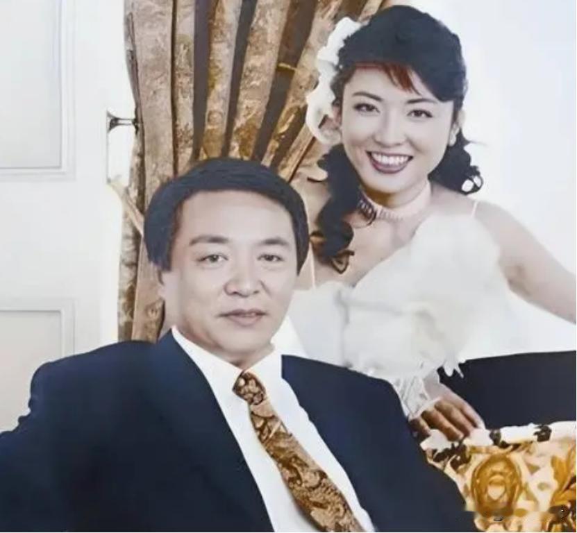 2002年，周涛下班回到家后，望着灶台边正在忙碌的老公，突然心生厌倦，便嫌弃地对