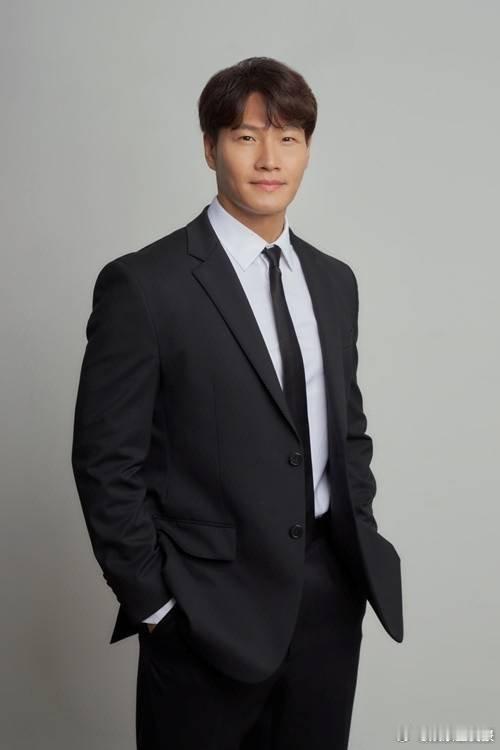 金钟国说妻子是认识很久的妹妹 金钟国坦言妻子原先是相识已久的妹妹，某天突然意识到