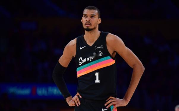 队友一个比一个坑，文班亚马真的燃尽了自己的舍利子!

2026年NBA全明星循环