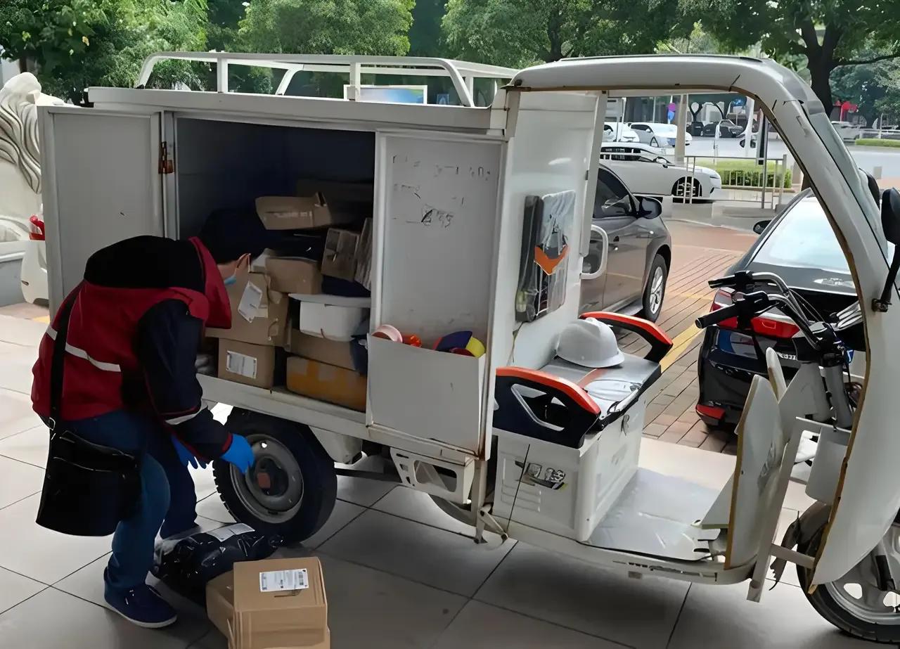 我外甥失业了！他在快递新规定的第三天直接辞职，干了好几年的快递公司，画上一个句号