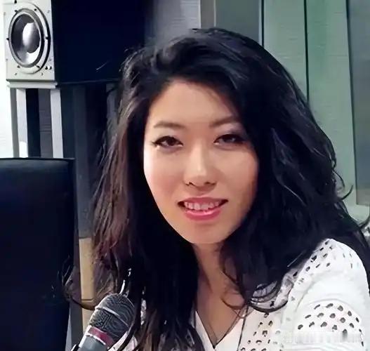 曲婉婷曾对着镜头哭诉说自己在抗癌过程中缺乏家人陪伴与鼓励，身心疲惫，并感叹命运不