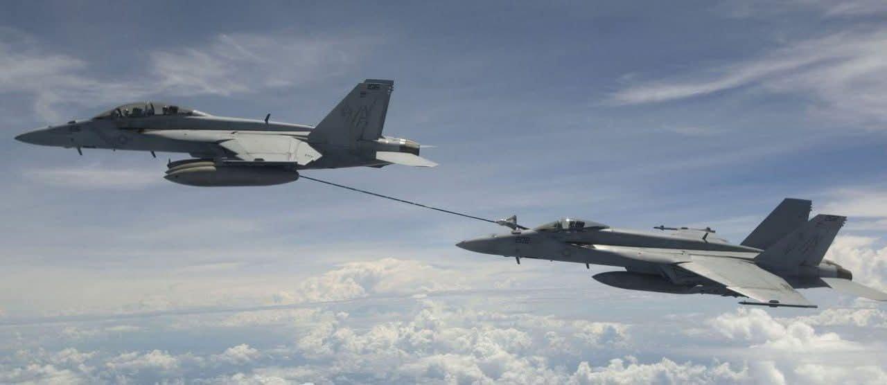 中俄联合战略巡航美军F-18遭自家巡洋舰误击：红海惊魂背后的连环事故与系统性漏洞