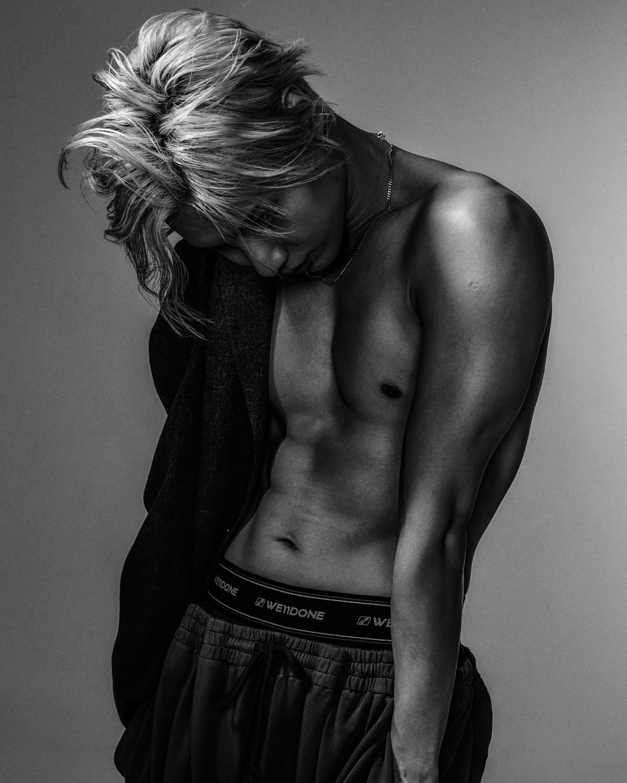 泰民与英国著名摄影师Damon Baker合作写真公开，根本是行走的荷尔蒙之神