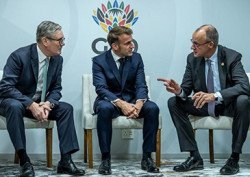 #英法德威胁伊朗意欲何为#【英法德威胁伊朗，欧洲打的什么小九九？】美以袭击伊朗之