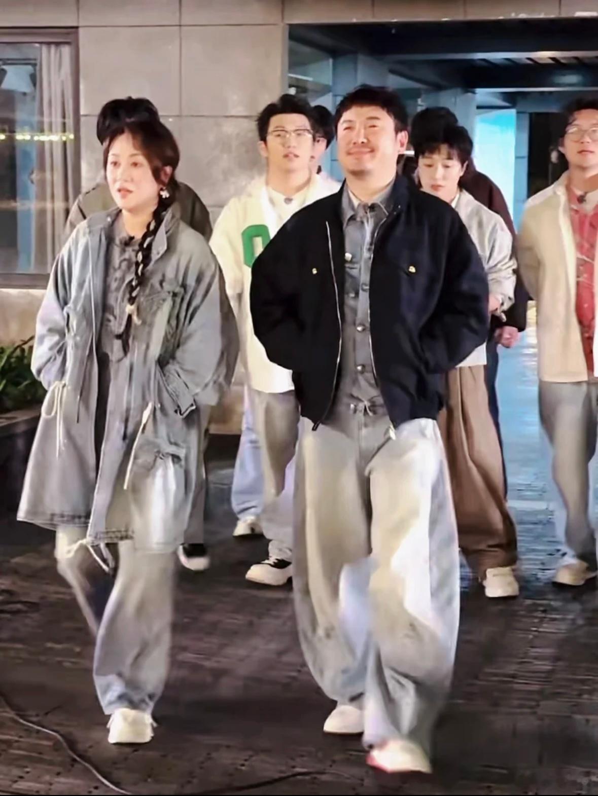 马丽问沈腾是不是想换搭档马丽这一句换搭档不，直接把沈腾弄慌乱了。沈腾那表情太搞笑