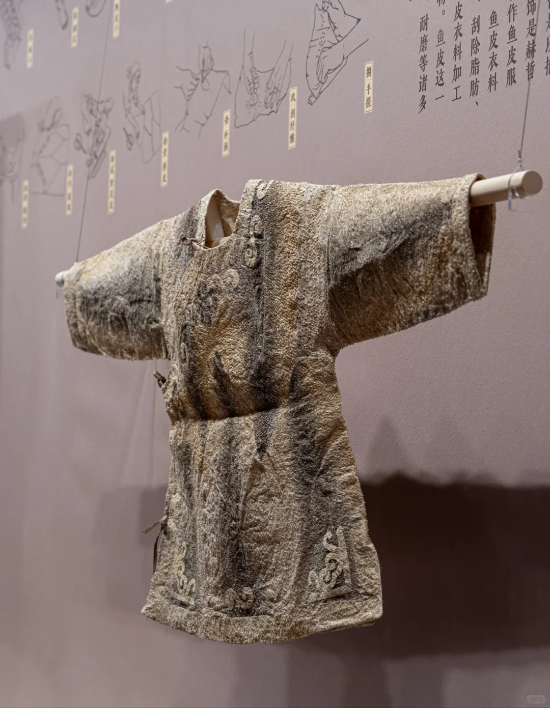 博物馆的鱼皮衣服，非常fashion