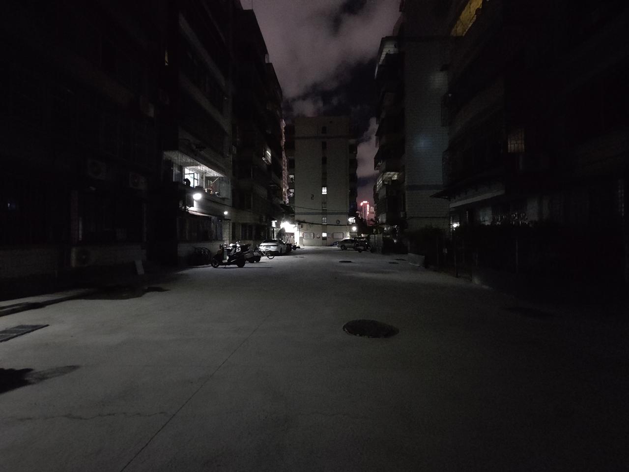 人生道路中受挫难免，人会变，事会变，物会变。人生再难，也别停下往前走的脚步。
 