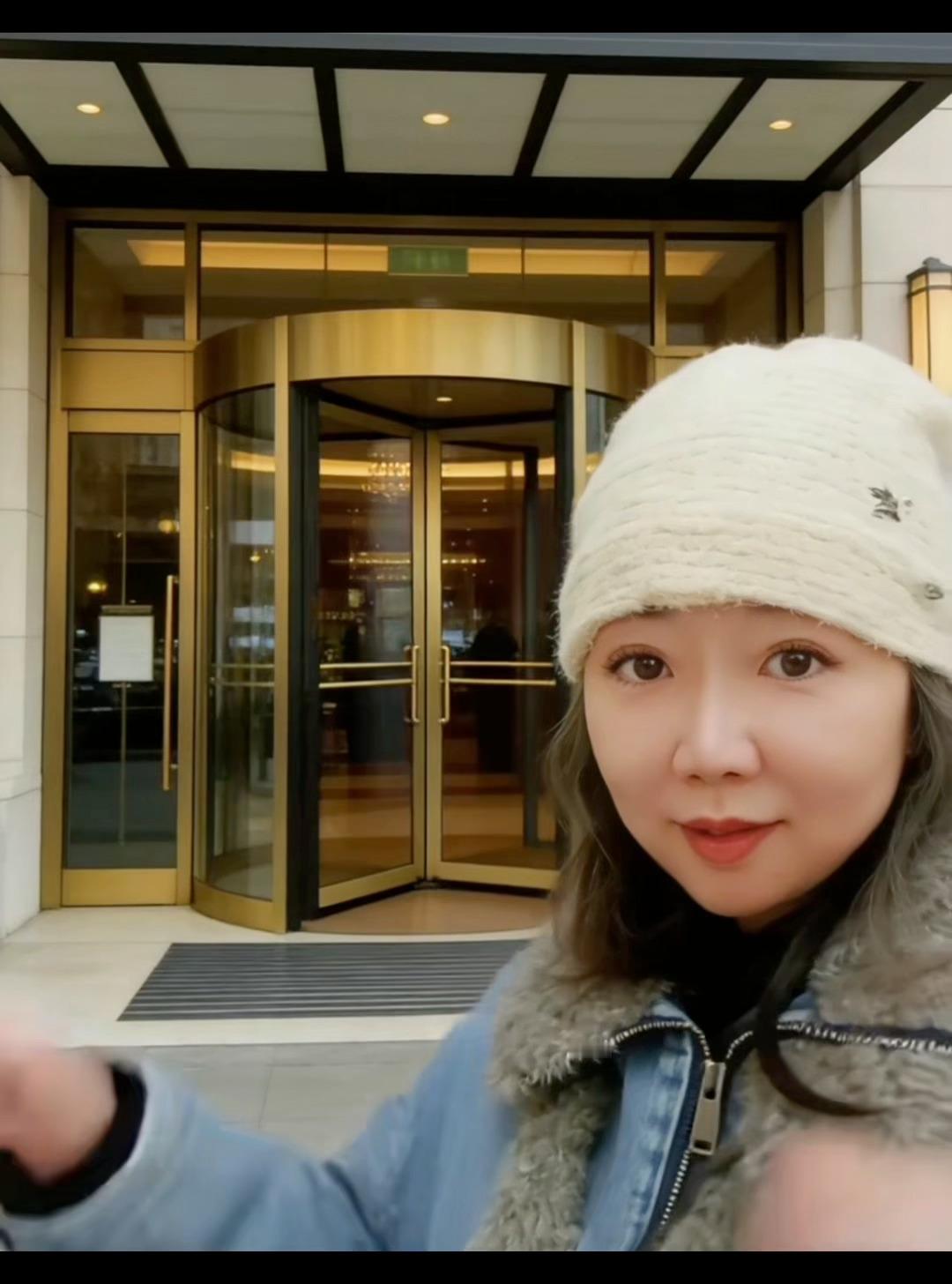 这两天深圳明显降温，于是OOTD就是左图这个样子，应该是今年穿搭最厚实的一次了，