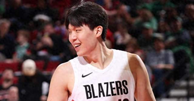 不打CBA了？中国男篮再掀起出海潮，下赛季十多名球员奔赴海外