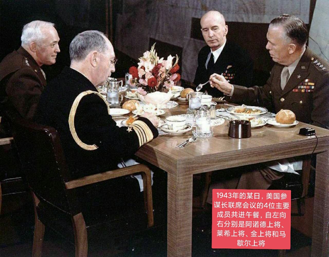 将星闪耀的高端午餐会——浓汁烩鸡肉①1943年的某个周三中午时分，在美国华盛顿特
