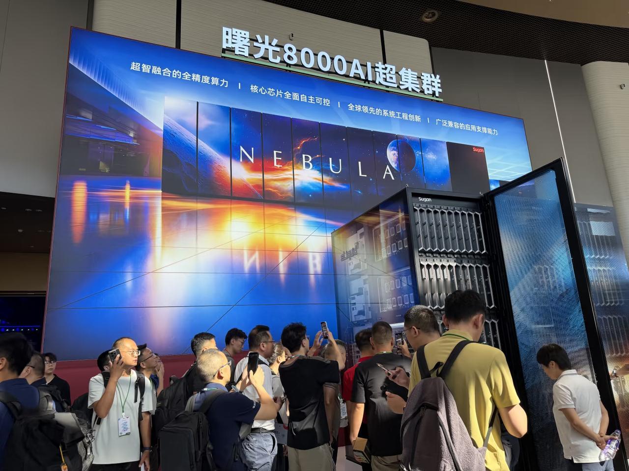全人类算200年！我国首个全国产10万卡AI超集群正式投用，30亿颗元器件，峰值