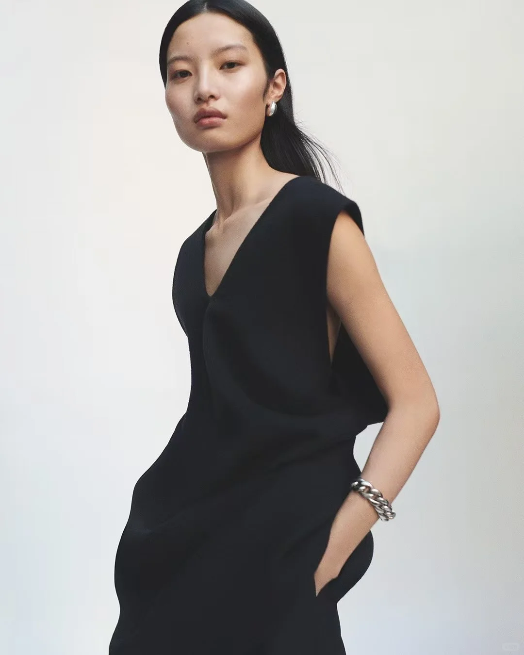 精奢风极简女模