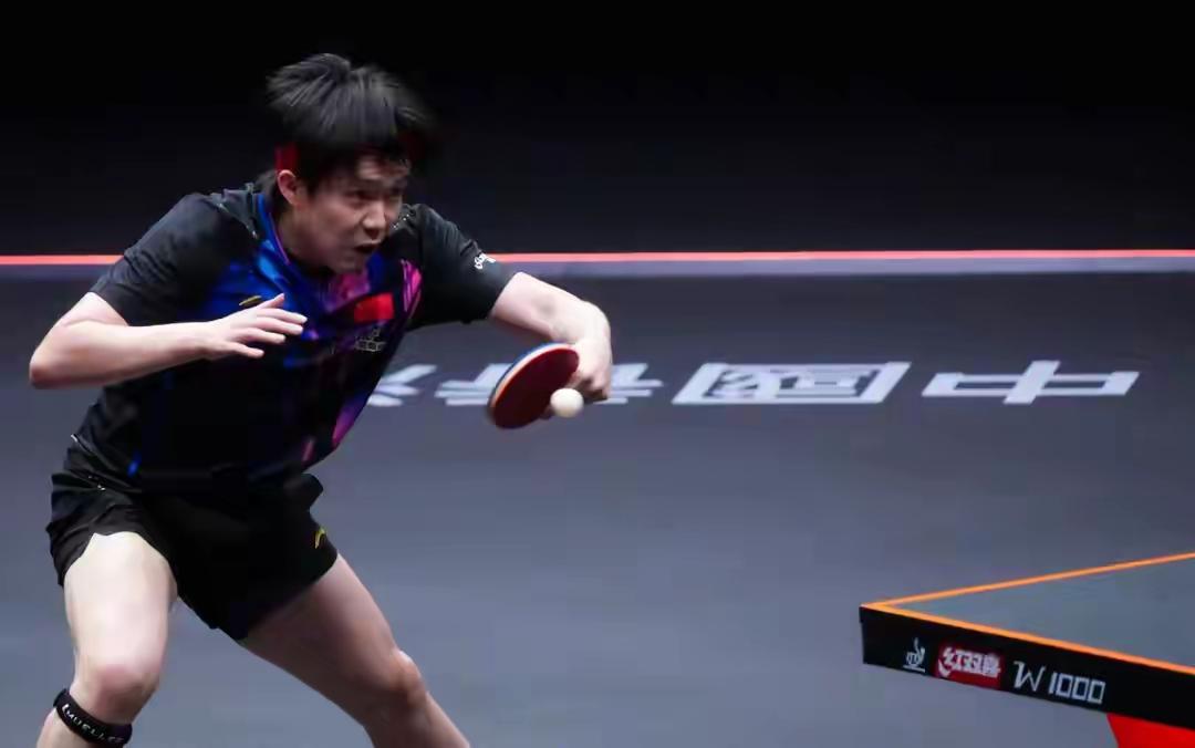 国乒首日就燃炸！王楚钦1-3落后绝境翻盘，王曼昱9连胜张本美和，这才是竞技体育最