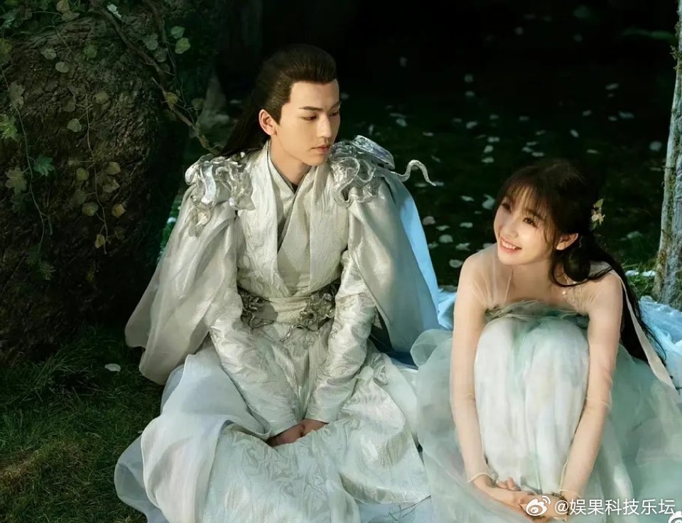 还是张凌赫和田曦薇有夫妻相 